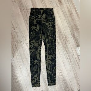 Lululemon Wunderunder Camo- Sz 6
